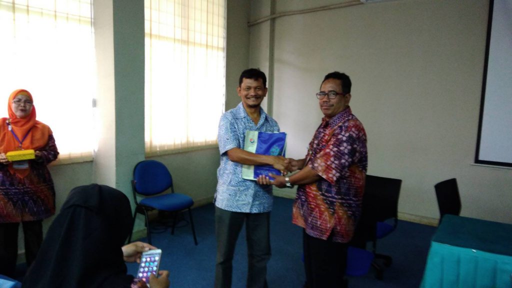 Penyerahan Cinderamata