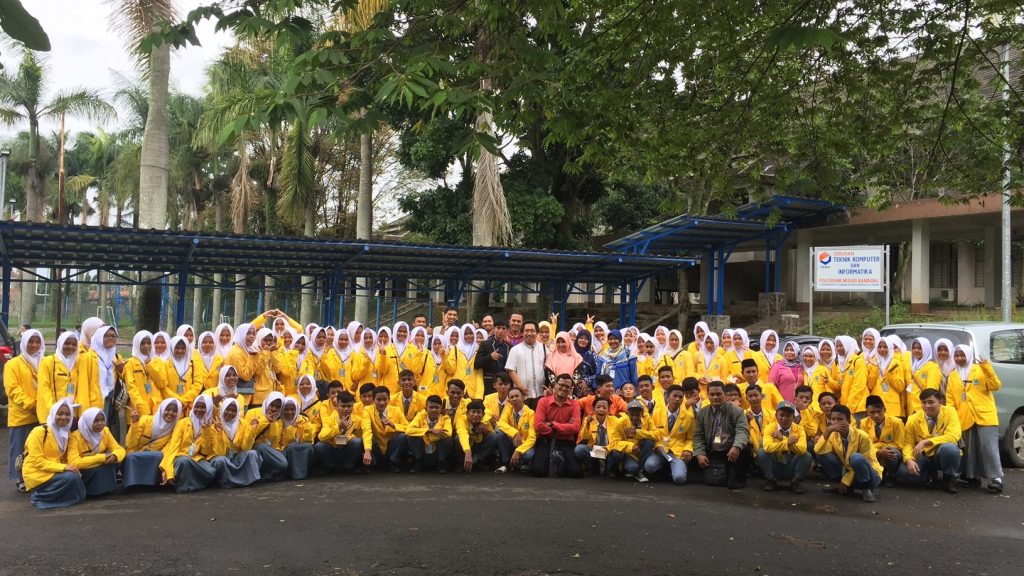 Foto Bersama SMK Dinamika Arjawinangun