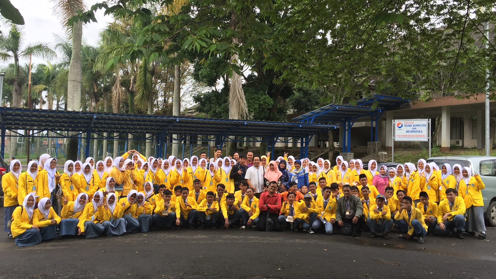 Foto Bersama SMK Dinamika Arjawinangun