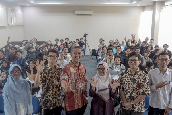 Foto Bersama saat Kuliah Tamu TDD Implementation