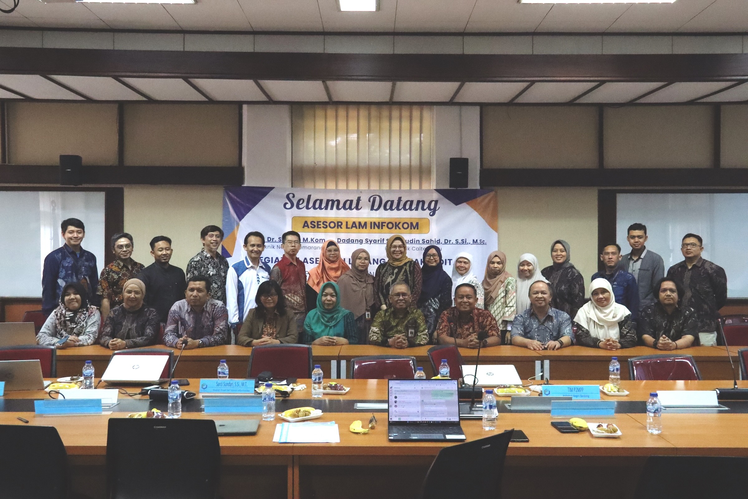 Foto Bersama Akreditasi Sarjana Terapan Teknik Informatika JTK POLBAN dengan Asesor LAM INFOKOM